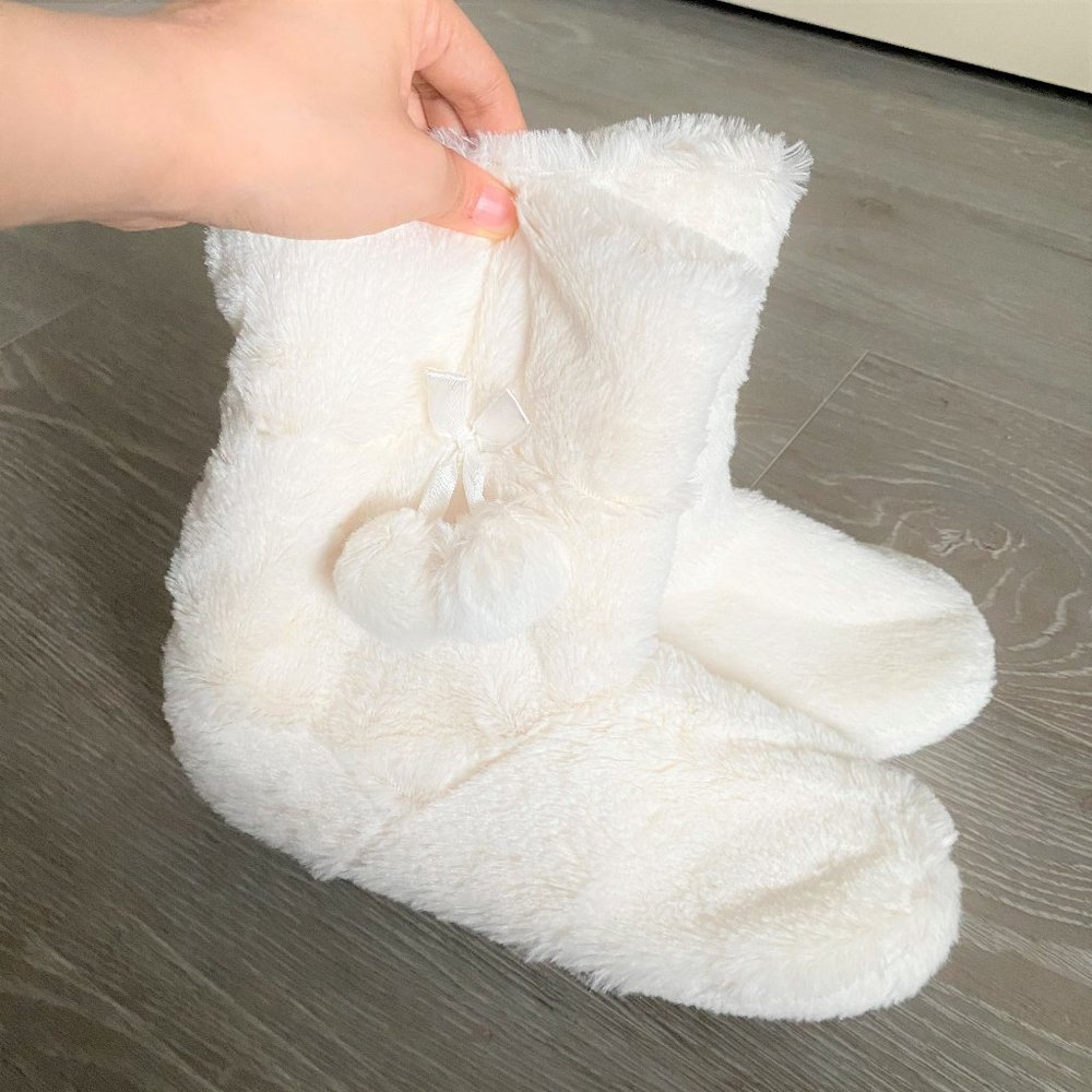 NWT Forever 21 Slippers Socks Fur- Cream White
